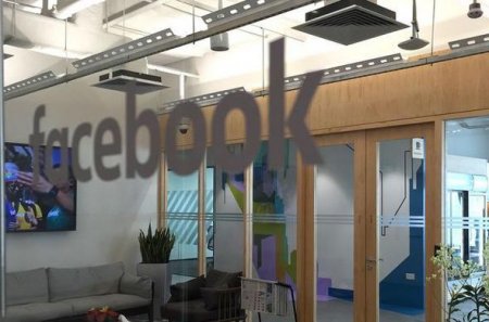 “Facebook” işçilərinin vəzifələri və maaşları - SİYAHI