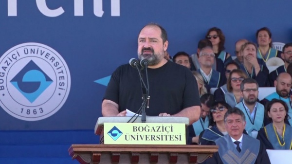 “Yemek Sepeti”nin CEO-su Nevzat Aydının Boğaziçi Universitetinin Məzun Günündəki Təsirli Çıxışı